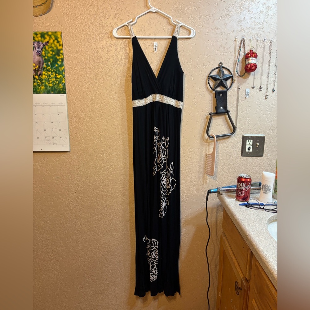 Elegant Black and White Maxi Dress